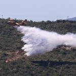 Θεσσαλονίκη: Πέντε εναέρια μέσα στη μάχη με τις φλόγες στο Δερβένι, ενισχύθηκαν οι επίγειες δυνάμεις