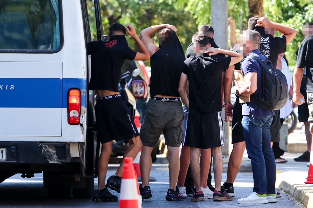 Στην Ευελπίδων οι συλληφθέντες για τη δολοφονία του 15χρονου στην Καλλιθέα