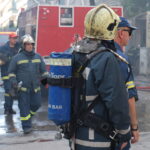 Φωτιά στη Καλλιθέα: Δραματικές σκηνές – Κατέρρευσε ο γιος, η μητέρα πήδηξε από το μπαλκόνι (vid+pics)