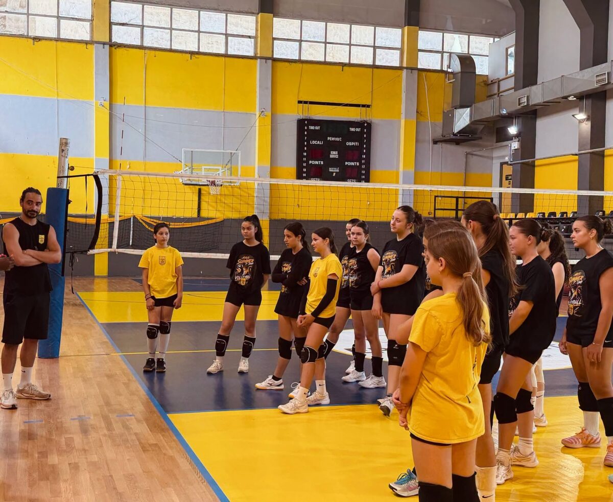 Η Αλεξάκου στο ARIS Summer Volleyball Camp