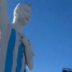 Μουντιάλ: Το μεγαλύτερο άγαλμα του Μέσι στήθηκε στην Αργεντινή (vids)