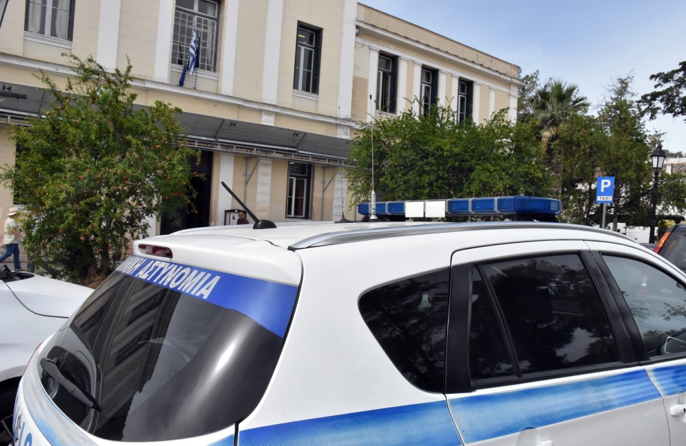 Ανήλικοι ξυλοκόπησαν άγρια 20χρονη για να της κλέψουν το κινητό στο Θησείο