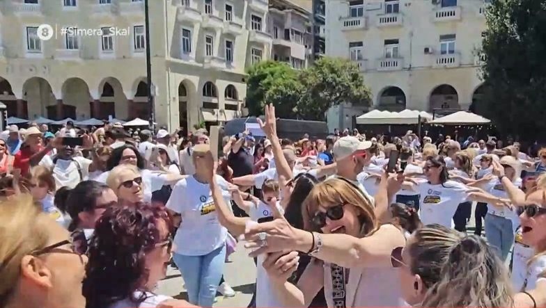 Θεσσαλονίκη: Η Αριστοτέλους χόρεψε ζεϊμπέκικο για καλό σκοπό και έσπασε το ρεκόρ Γκίνες! (vid)