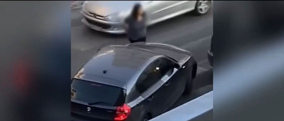 Καυγάδες στον δρόμο… για πάρκινγκ (vid)