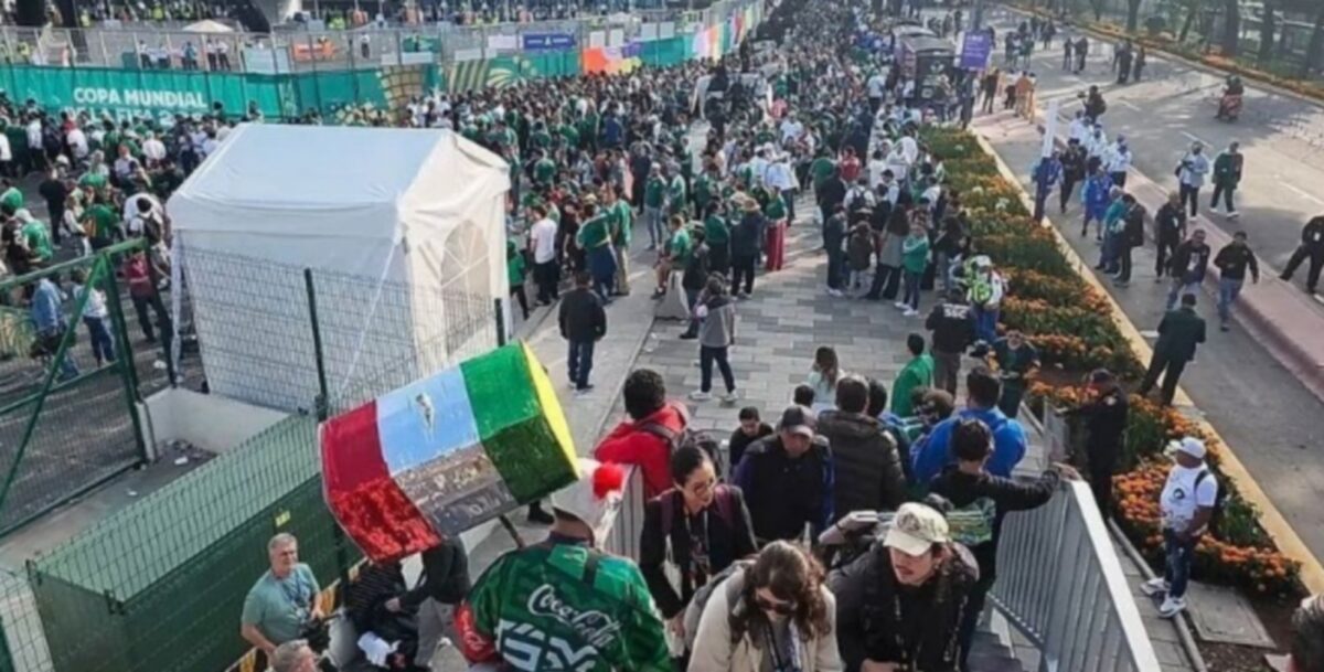 Μεξικό-Ν. Αφρική: Σχεδόν γεμάτο το στάδιο “Azteca” 1,5 ώρα πριν την έναρξη του αγώνα (vids)