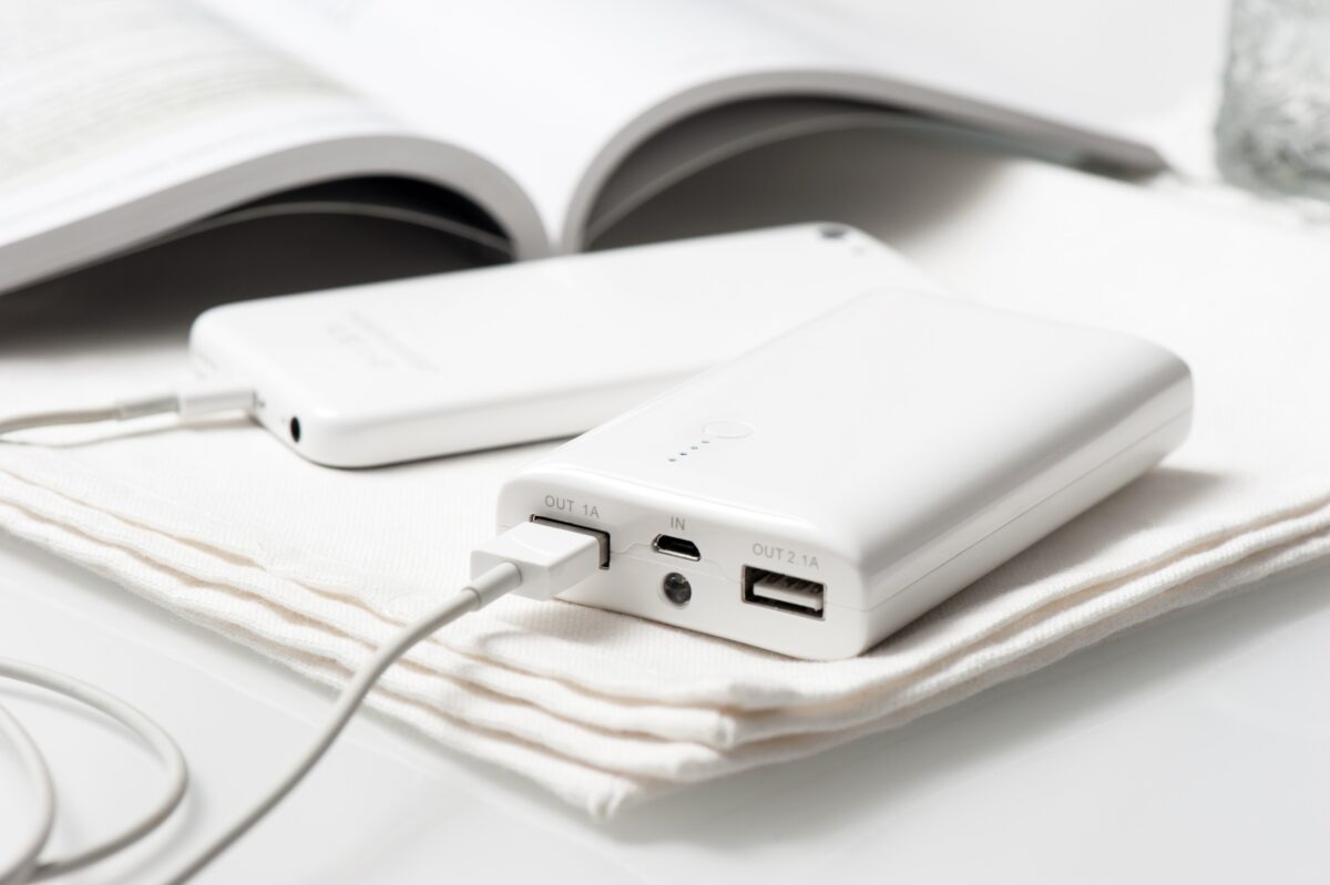 Από power banks έως ηλεκτρονικά τσιγάρα – Προσοχή στον νούμερο 1 κίνδυνο πυρκαγιάς στα αεροπλάνα