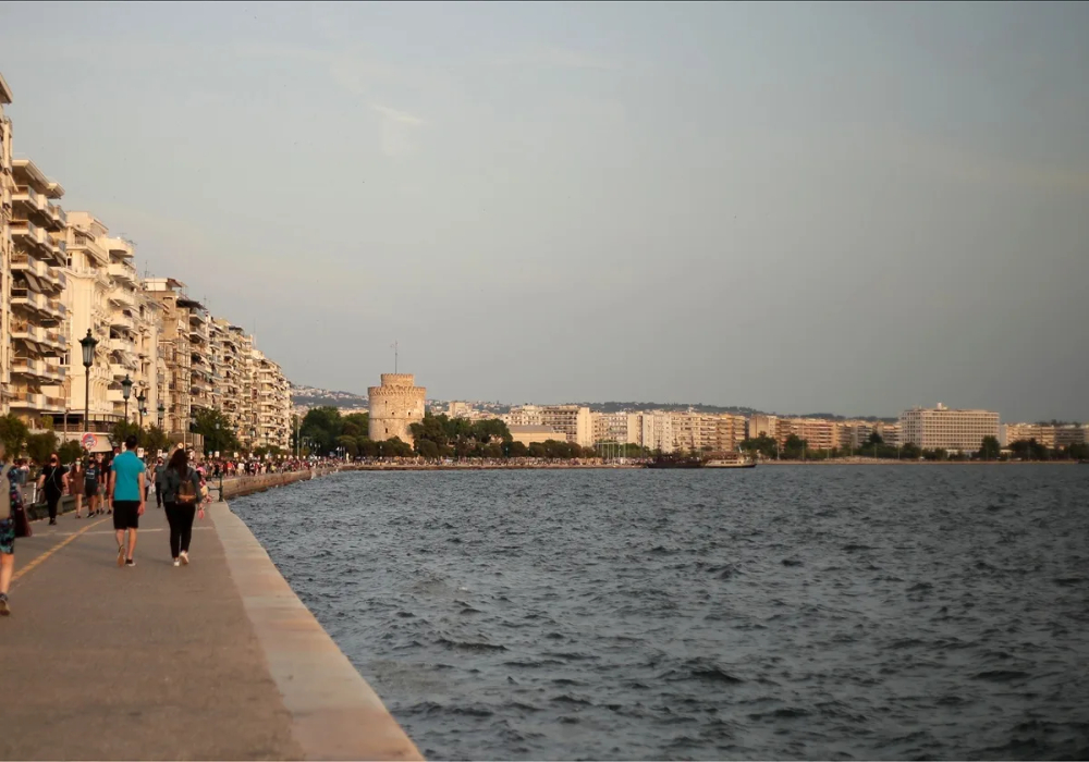 Καιρός: Ισχυροί άνεμοι και υψηλές θερμοκρασίες την Τρίτη – Η πρόγνωση για τη Θεσσαλονίκη