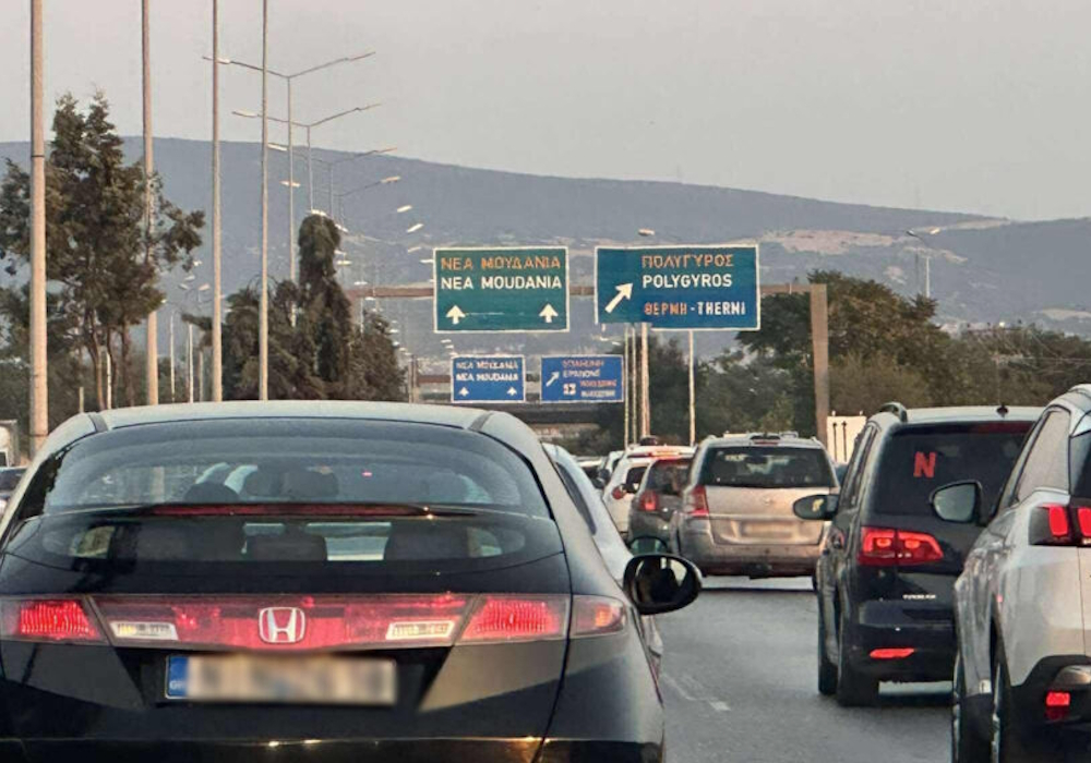 Εκρήξεις σε νταλίκα στη Μουδανιών- Θεσσαλονίκης (vids)