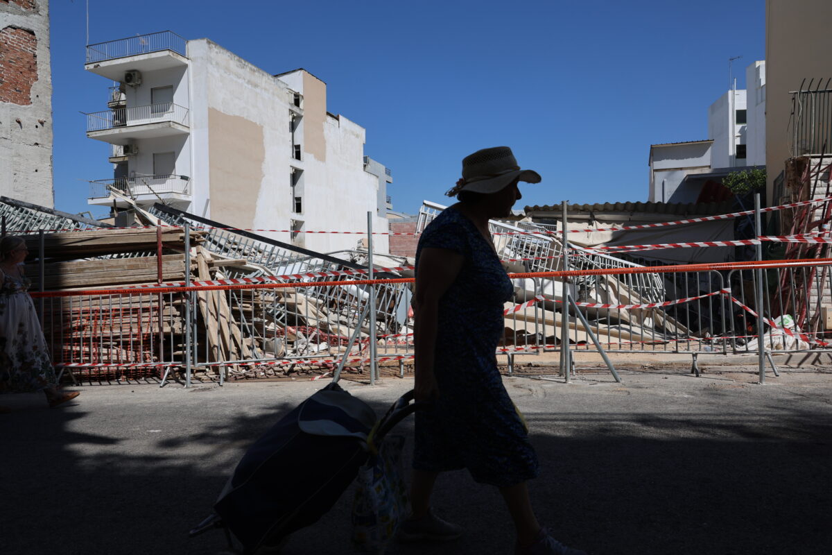 Ελεύθεροι οι πέντε συλληφθέντες για την κατάρρευση της πολυκατοικίας στα Πετράλωνα