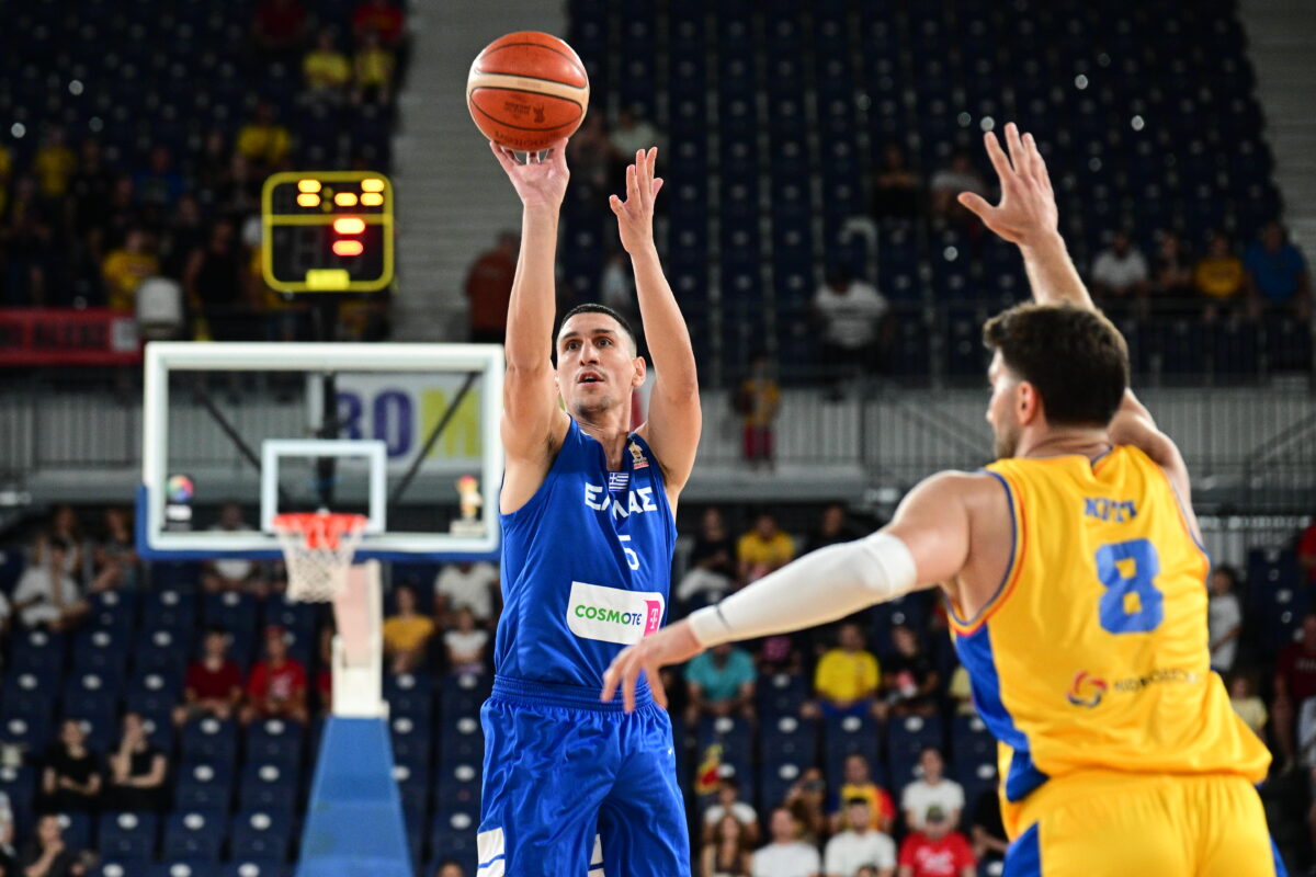 Buzzer beater του Λαρεντζάκη μετά από ασίστ του Τολιόπουλου (vid)