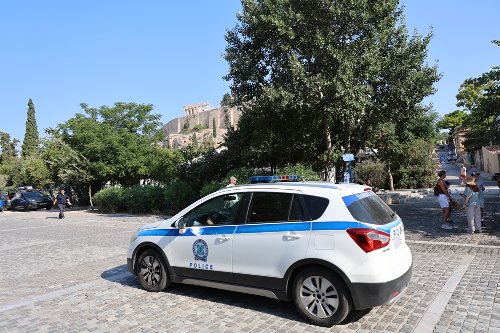 Άνδρας με μαχαίρι τραυμάτισε δύο τουρίστες στην Ακρόπολη