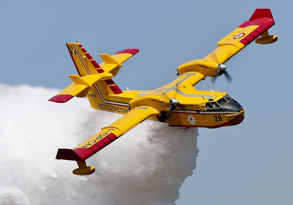 Ισπανία: Υποδοχή ήρωα σε Έλληνα πιλότο Canadair (vid)