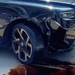 Μονακό: Πανάκριβο αυτοκίνητο υπέστη σοβαρές ζημιές έπειτα από πρόσκρουση σε κολωνάκι