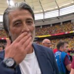 Ο Γιακίν έστειλε… φιλάκια μετά την πρόκριση (vid)