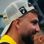 Το εκπληκτικό «κιτρινόμαυρο» καπέλο του Σωκράτη Διούδη