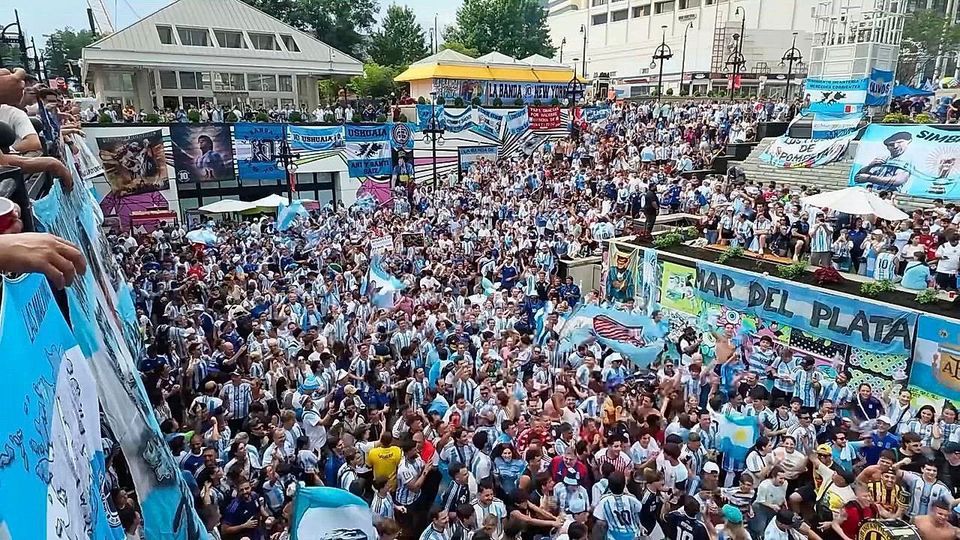 Οι Αργεντινοί «ζέσταναν» την Ατλάντα πριν από τον ημιτελικό με την Αγγλία (vid)