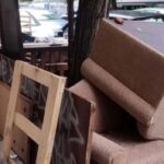Εικόνες ντροπής στη Θεσσαλονίκη, μετακόμισαν και άφησαν όλα τους τα έπιπλα στο πεζοδρόμιο!