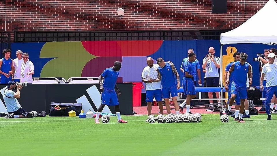 Η Γαλλία ολοκλήρωσε την προετοιμασία της για τον ημιτελικό με την Ισπανία (vid)