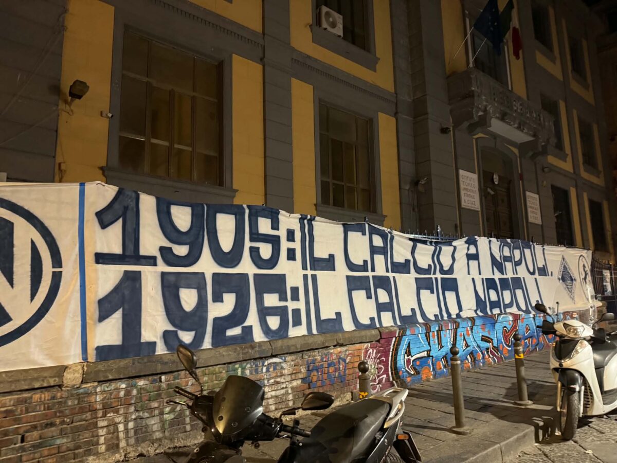 Τα γενέθλια που… έκαψαν τη Νάπολι και οι στολισμοί στην πόλη