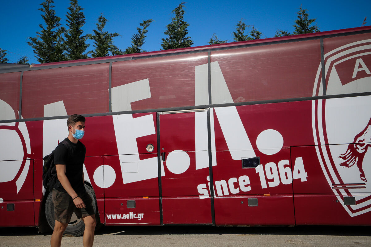 Η ΑΕΛ ανακοίνωσε ότι… εξόφλησε τον οδηγό του πούλμαν της!