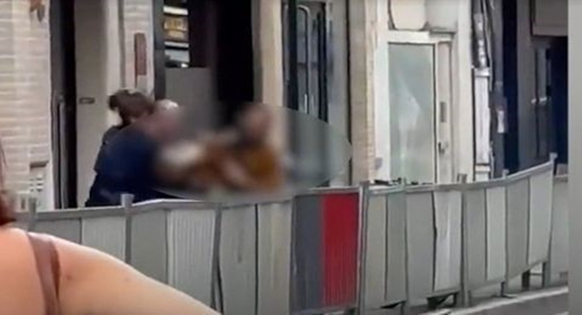 Βίντεο: Η στιγμή της επίθεσης σε αστυνομικούς φωνάζοντας «Allahu Akbar»