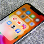 «Άκυρο» στην απαγόρευση των social media για τους κάτω των 15 στη Γαλλία