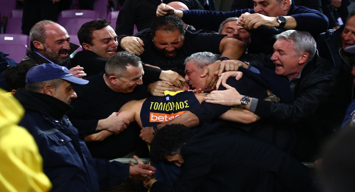 Τολιόπουλος: «Ελπίζω να ανταποδώσω την αγάπη του κόσμου» (vid)