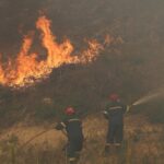 Σε επιφυλακή όλες οι δυνάμεις για τη φωτιά στη Σίβηρη