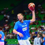 Τα… συγκρατημένα χαμόγελα για Χαραλαμπόπουλο και η… θέση «3»