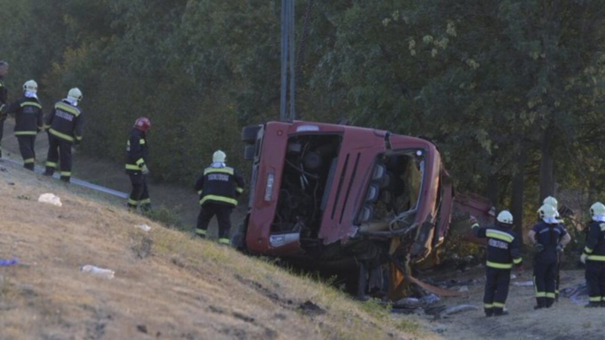 Ουγγαρία: Τραγωδία με 12 νεκρούς έπειτα από ανατροπή τουριστικού λεωφορείου