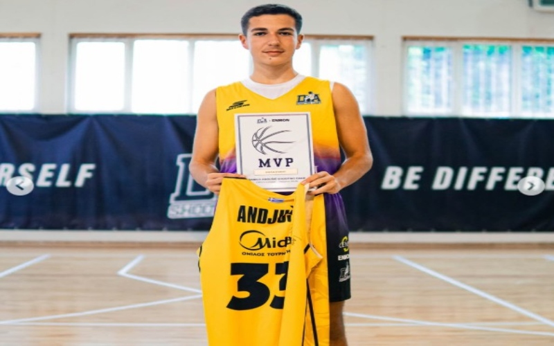 O MVP στο καμπ του Άντζουσιτς πήρε δώρο… φανέλα του ΑΡΗ (pic)