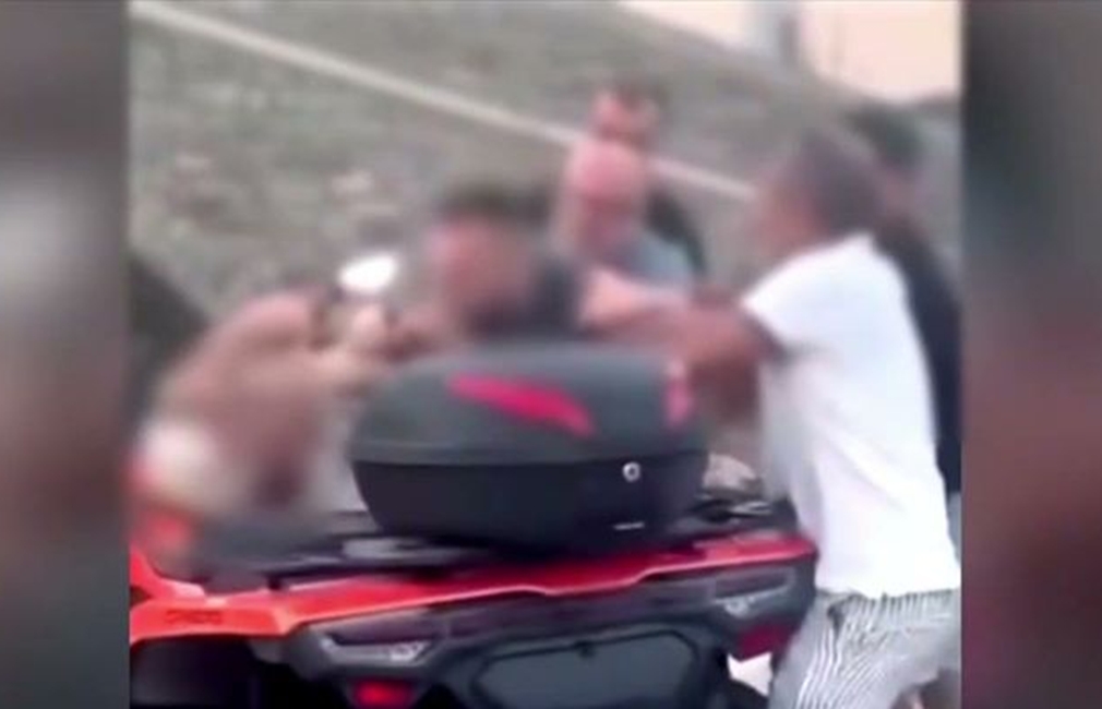 Πάρος – Οδηγός ταξί μετά το επεισόδιο: «Μετανιώνω αλλά με βάρεσε πρώτος με το κράνος» (vid)