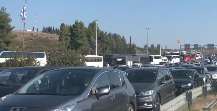 Το αδιαχώρητο στο τελωνείο των Ευζώνων! (vid)