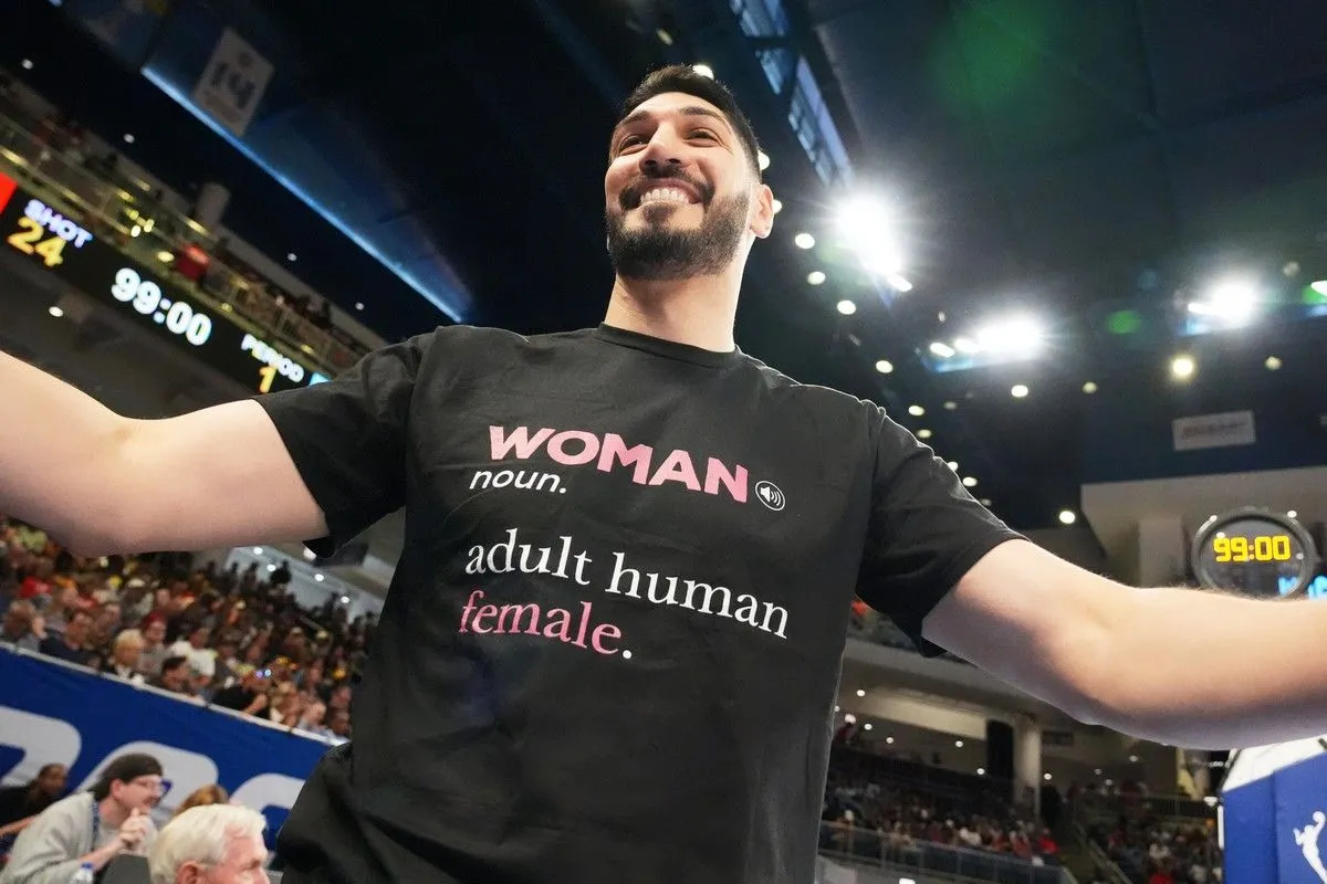 Καντέρ: Ζήτησε εξηγήσεις από το WNBA για την απομάκρυνση του από τον αγώνα