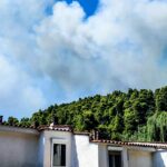 Φωτιά στη Σίβηρη: Συγκλονίζουν κάτοικοι μπροστά στην κάμερα – Κάηκε το σπίτι τους (vids)