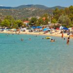 Τορώνη Χαλκιδικής: Αναστάτωση με σκάφος ανάμεσα σε λουόμενους – «Καλέσαμε το Λιμενικό»