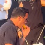 O Φέρρης διέκοψε συναυλία για να… φάει μπέργκερ (vid)
