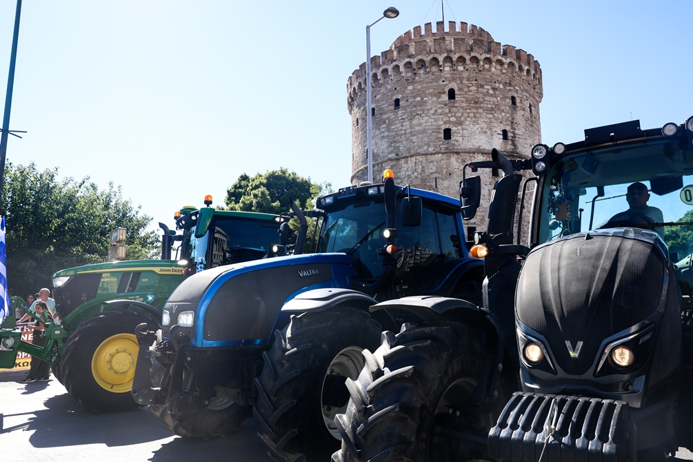 ΔΕΘ: Τα τρακτέρ έφτασαν στον Λευκό Πύργο (vid)