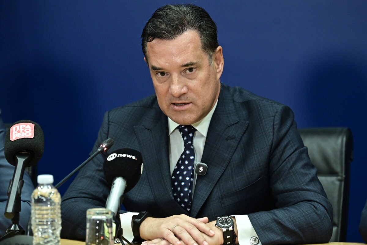 Άδωνις σε δημοσιογράφο: «Μήπως έχετε πάρει κάνα μπάφο πριν βγείτε στην εκπομπή;»