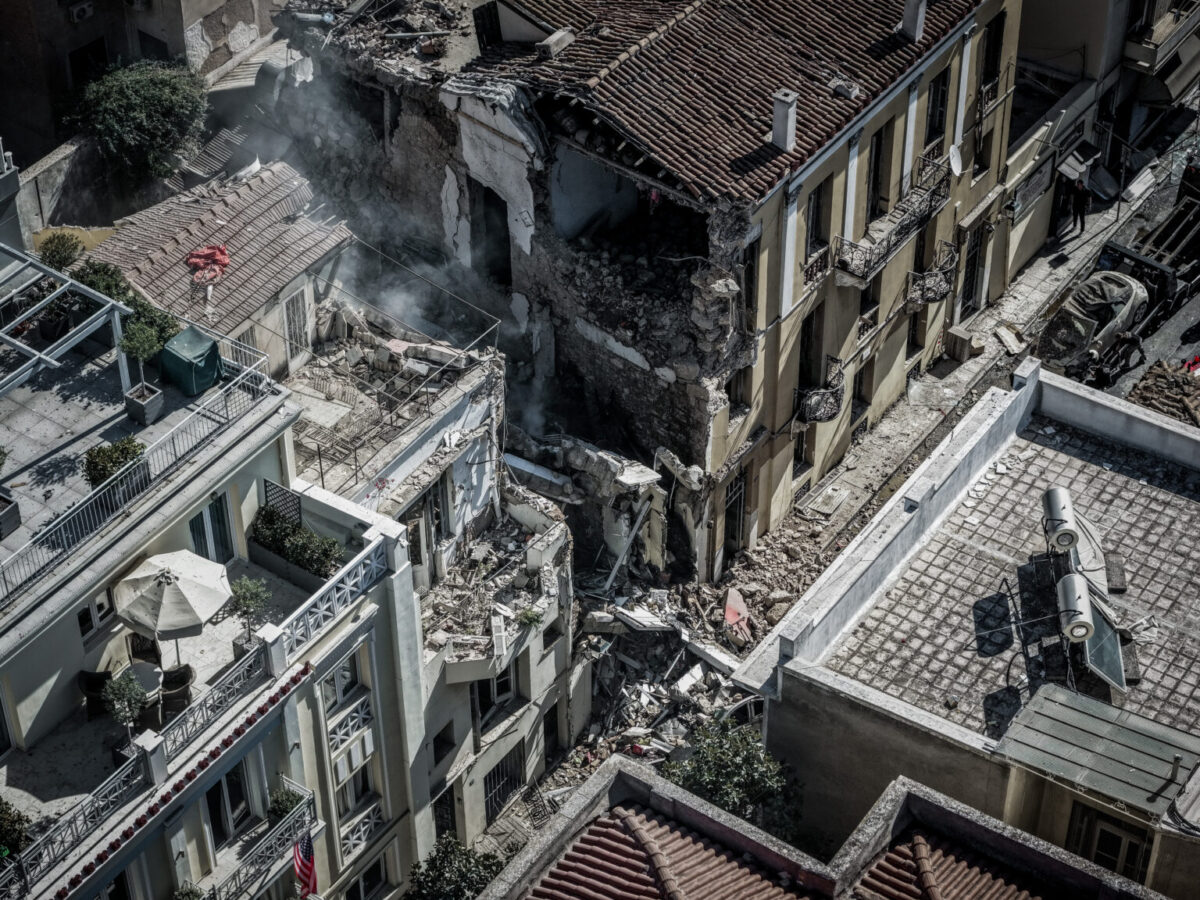 Το επικρατέστερο σενάριο που εξετάζουν οι αρχές για την έκρηξη στην Πλάκα (vid)