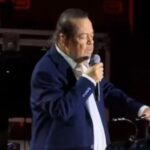 Ο Γιάννης Πάριος τίμησε τον Γιώργο Μαζωνάκη ερμηνεύοντας το «Ποτέ Ποτέ» – «Ένα υπέροχο τίμιο παιδί»