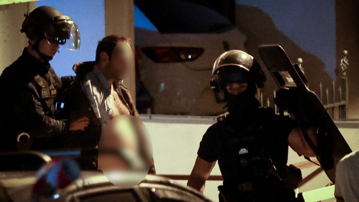 Αίσιο τέλος της ομηρίας στη Νίκαια – Οι άνδρες της ΕΚΑΜ απελευθέρωσαν τη γυναίκα (vid)