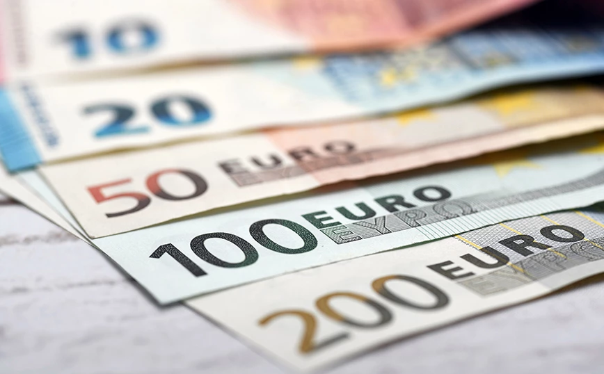 Η Ελλάδα «πρωταθλήτρια» σε καταθέσεις και δάνεια