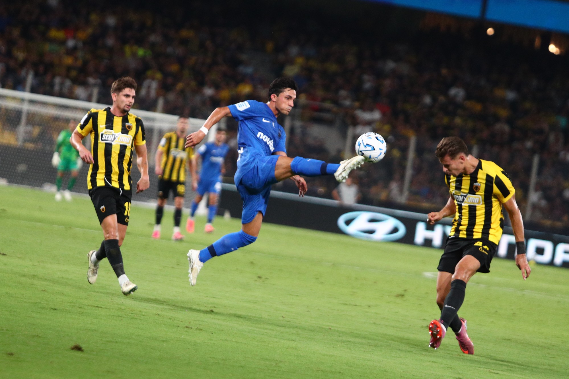H &beta;&alpha;&theta;&mu;&omicron;&lambda;&omicron;&gamma;ί&alpha; &tau;&eta;&sigmaf; Super League &mu;&epsilon;&tau;ά &tau;&alpha; &pi;&alpha;&iota;&chi;&nu;ί&delta;&iota;&alpha; &tau;&omicron;&upsilon; &Sigma;&alpha;&beta;&beta;ά&tau;&omicron;&upsilon; (vids)
