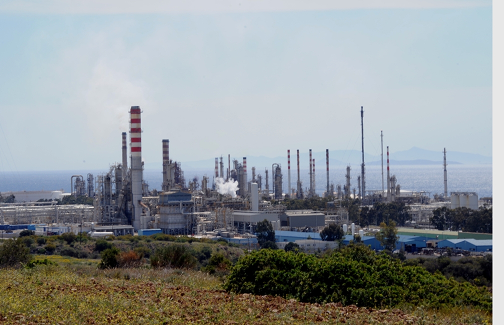 Έκρηξη στις εγκαταστάσεις της Motor Oil στους Αγίους Θεοδώρους, αναφορές για δύο σοβαρά τραυματίες (vid)