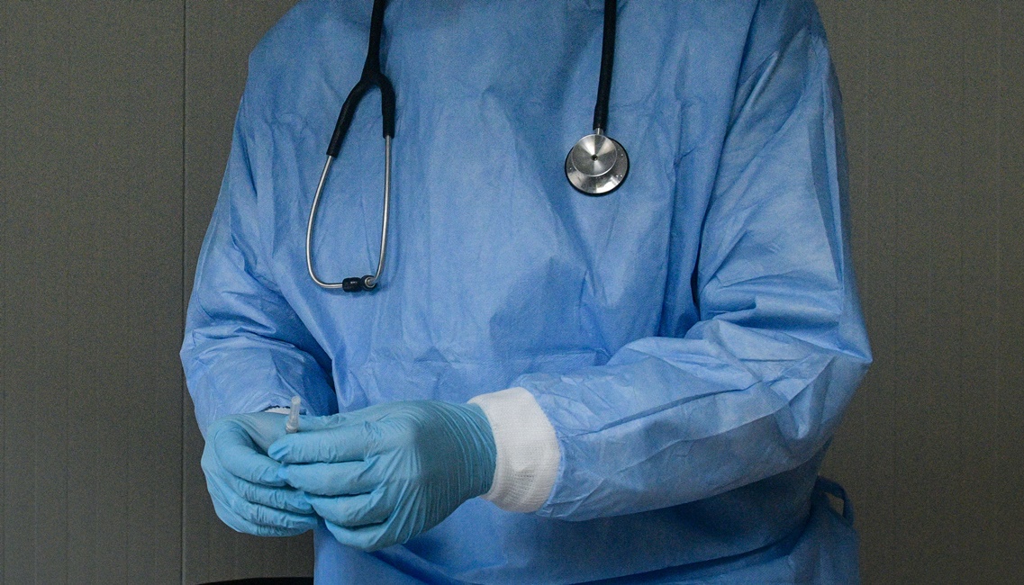 ΕΟΔΥ: 182 εισαγωγές COVID-19 και ένας θάνατος την τελευταία εβδομάδα