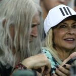 Νίκος Καρβέλας: Κατέθεσε ασφαλιστικά μέτρα, ζητά να απαγορευτεί στην Άννα Βίσση να λέει τα τραγούδια του