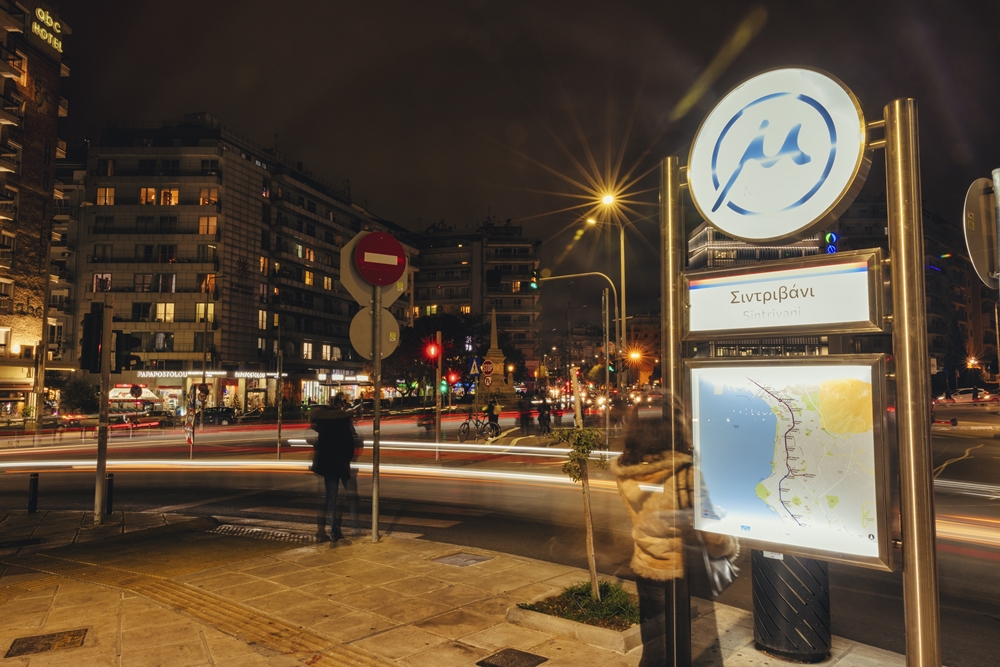 Θεσσαλονίκη: Ξεκίνησε η αποκατάσταση του «Αγοριού που Σφυρίζει» στην πλατεία Ναυαρίνου
