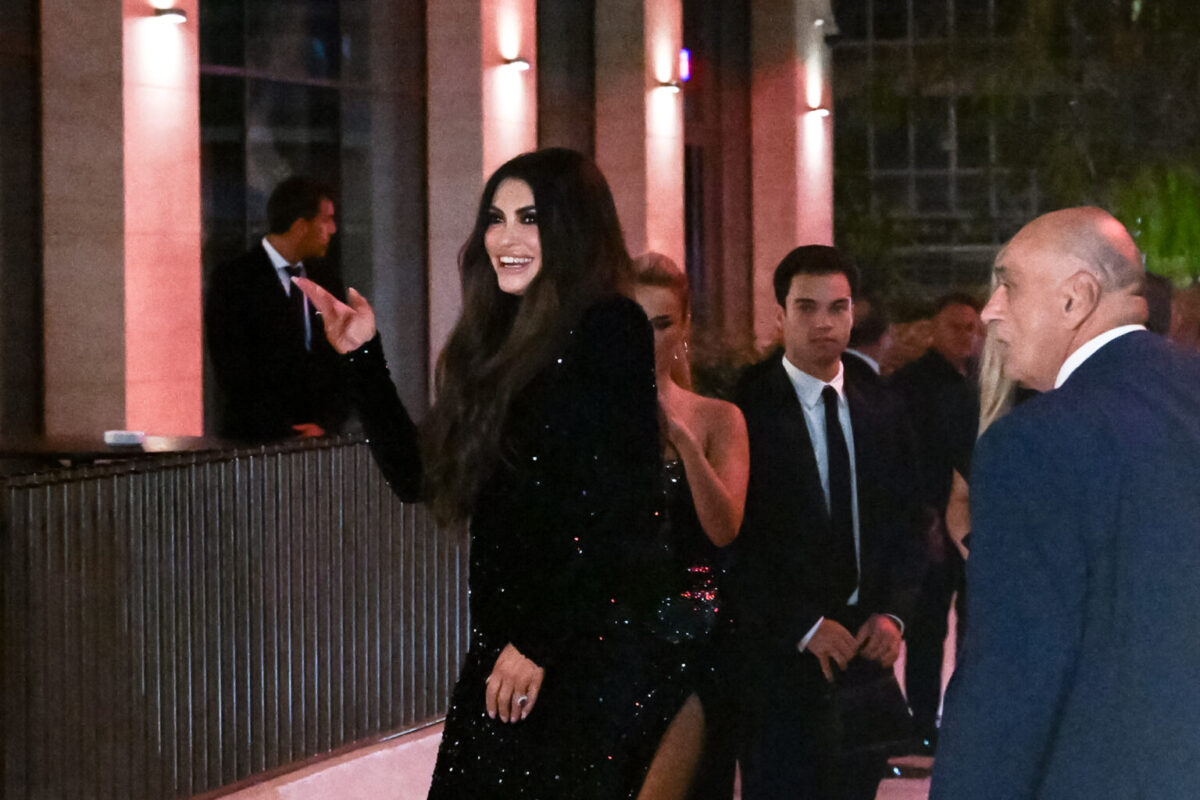 Γκίλφοϊλ: Πώς από εκλεκτή του Τραμπ έγινε πρόβλημα για τον Λευκό Οίκο (vid)