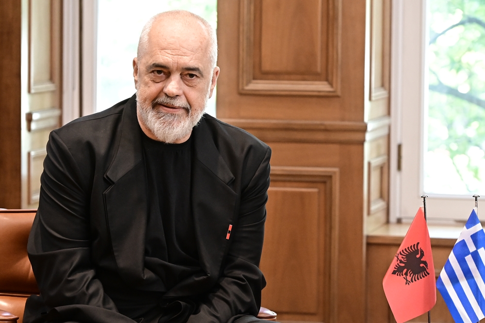 Πεδίο μάχης τα Τίρανα: Ογκώδεις αντικυβερνητικές διαδηλώσεις – Ζητούν την παραίτηση Ράμα